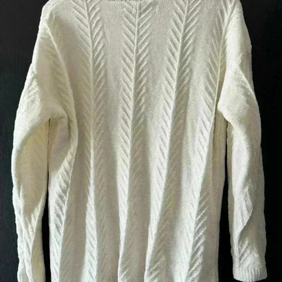 Beautiful SOFT ORVIS sweater. - Picture 5 of 9